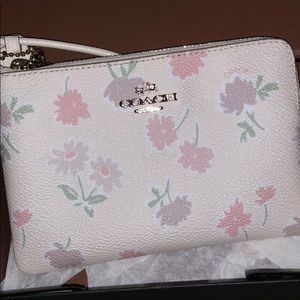 Coach daisy field corner zip